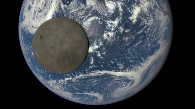 Lado oscuro de la Luna