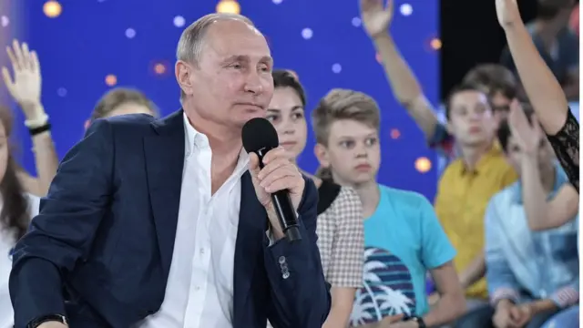 Владимир Путин в центре "Сириус"