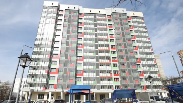 Дом на Проспекте Вернадского, построенный для переселенцев по программе реновации