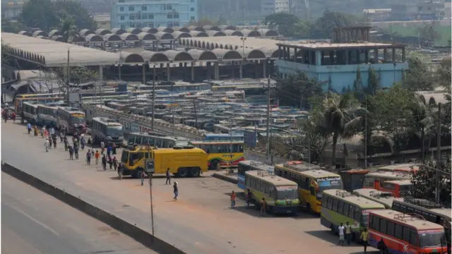 ঢাকার একটি বাস টার্মিনাল