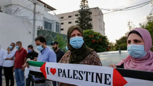 ইসরায়েলের সাথে ইউএই এবং বাহরাইনের কূটনৈতিক সম্পর্ক স্থাপনের প্রতিবাদে গাজায় ফিলিস্তিনিদের বিক্ষোভ