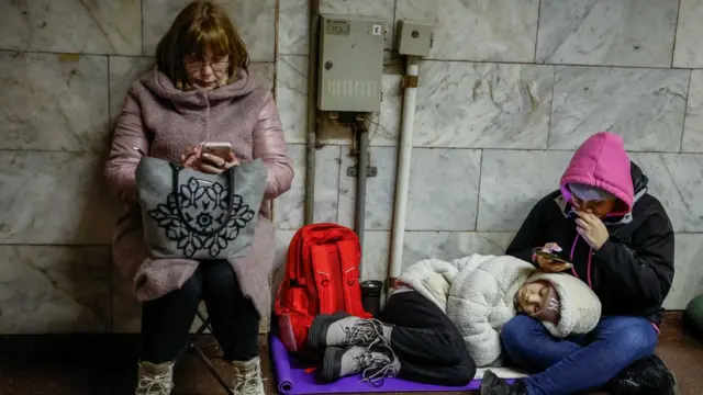 Rusija i Ukrajina: Veliki ruski napad na Kijev - krateri na ulicama ...