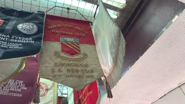 Zastavica sa susreta Junajteda i Zvezde u Mančesteru 14. januara 1958.