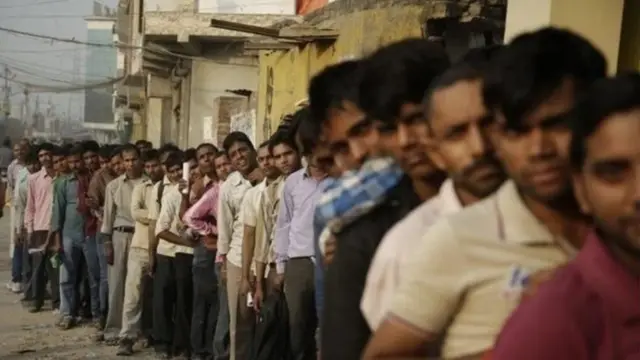 नोटबंदी एटीएम के बाहर लंबी कतार