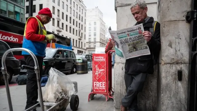 คนอ่านข่าวหนังสือพิมพ์