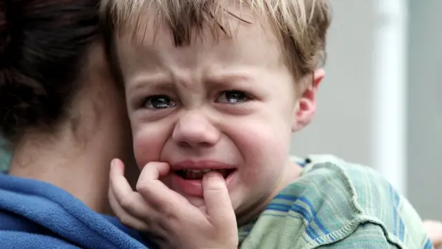 С ранних лет нас воспитывают определенным образом в отношении открытого проявления эмоций, и правила эти часто зависят от пола ребенка