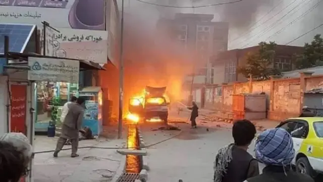 عکسی که در شبکههای اجتماعی از یکی از رویدادها مزار شریف منتشر شده است