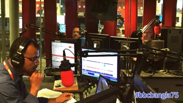 বিবিসি বাংলা রেডিও অনুষ্ঠান উপস্থাপন করছেন মিজান খান।