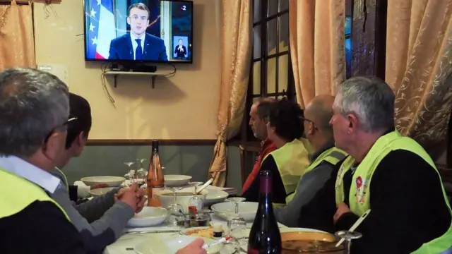 Sarı Yelekliler Macron'u dinliyor