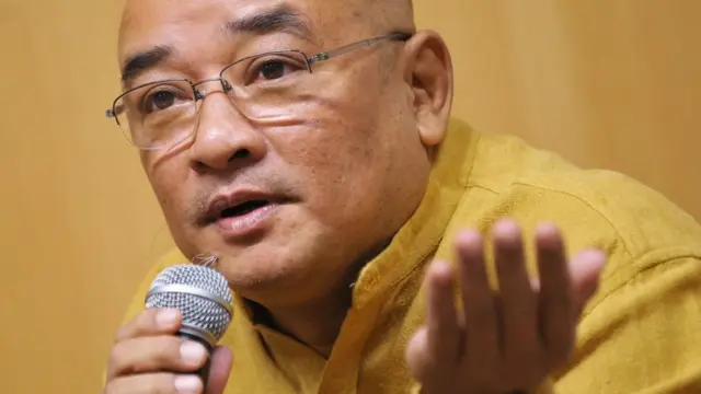 စာဥသီချင်းကို ထောင်တွင်းရိုက်နှက်သံတွေမကြားရအောင် လော်စပီကာတွေနဲ့ဖွင့်