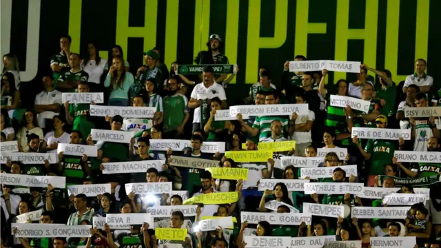 Torcedores na Arena Condá