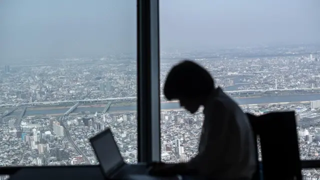 كيف يتجنب موظفون مواجهة رؤسائهم عند تقديم الاستقالة؟