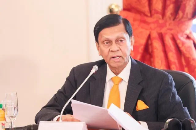 parties discussing economic crisis