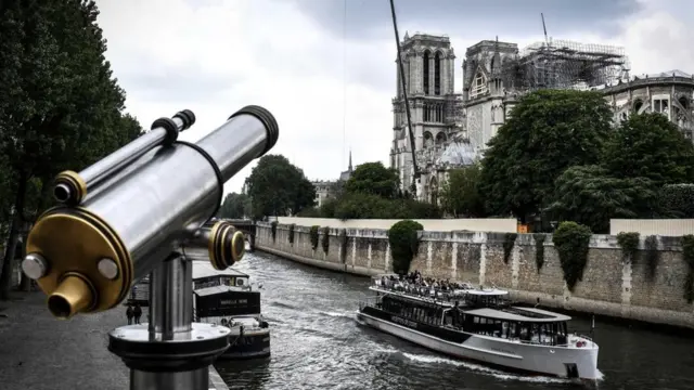 كان حريق كاتدرائية نوتردام صادما للكثيرين الذين طفقوا يغدقون الأموال على أعمال إعادة بنائها، فهل يمكن أن يثير سقوط أي من المباني الحديثة نفس ردود الفعل العالمية؟