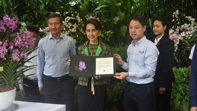 အောင်ဆန်းစုကြည်