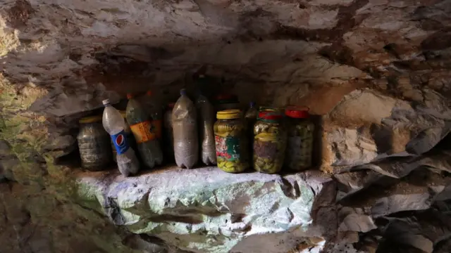 Sığınakta turşular