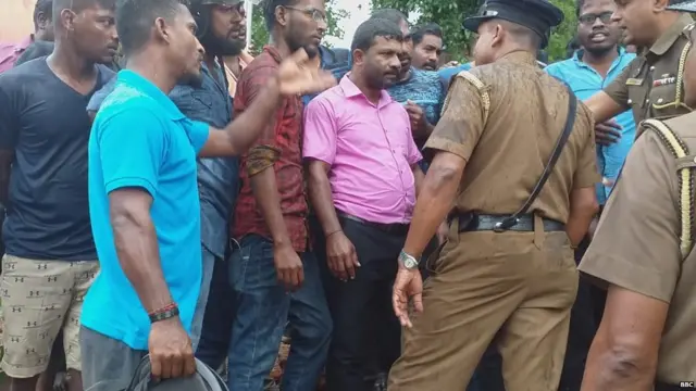 ආදාහන උත්සවය අවස්ථාවේ උණුසුම් තත්වයක්