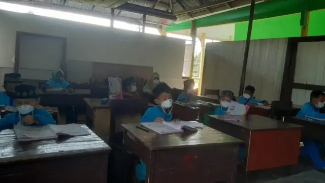sekolah rusak