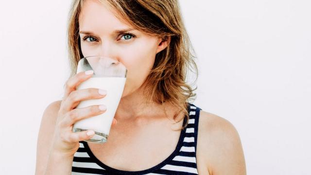 Женщина, которая добывает у коровы молоко, 6 букв - сканворды и кроссворды