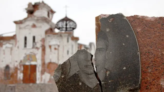 розбита могила