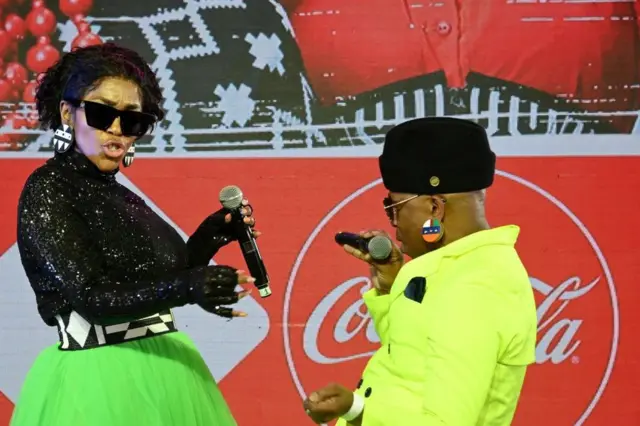 Mafikizolo kenan ke wasa a Johannesburg a ɗaya daga cikin rangadin Wasan cin kofin duniya na FIFA.