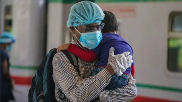 করোনাভাইরাস থেকে সুরক্ষায় একজন যাত্রীরও অনেক কিছু করার আছে।