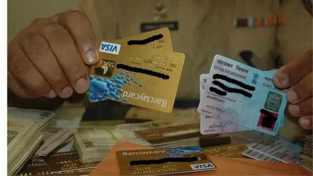 నకిలీ కార్డులు