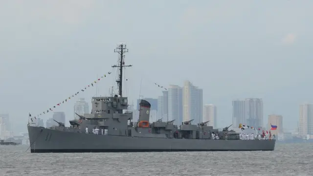 "Раджа Хумабон" незадолго до спуска флага