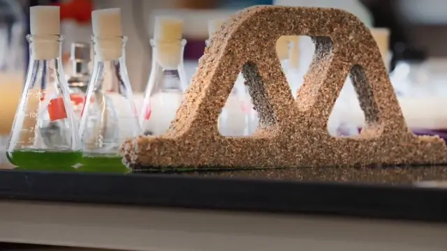 "คอนกรีตมีชีวิต" ถูกสร้างขึ้นมาจากทราย เจล และแบคทีเรีย