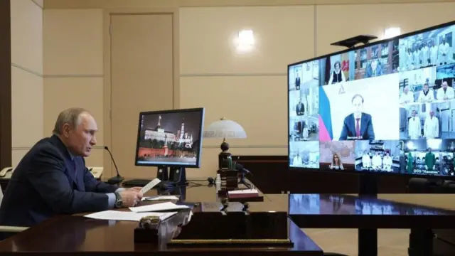 Tổng thống Nga Putin chủ trì một cuộc họp trực tuyến về Covid.