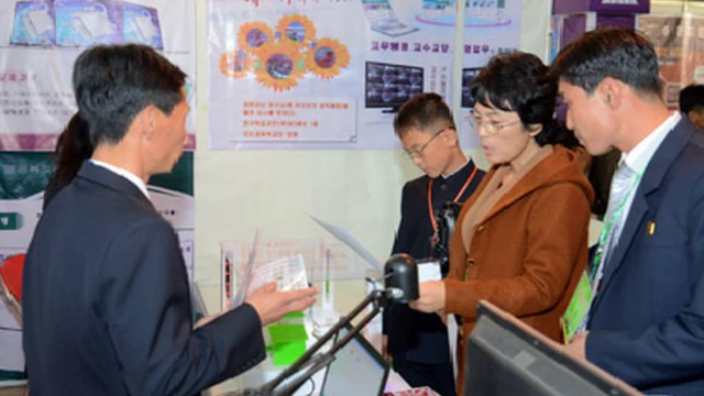 지능고성기(스피커)는 스마트홈 시스템의 중심역할을 하는 인공지능-AI 스피커를 가리키는 것으로 보인다