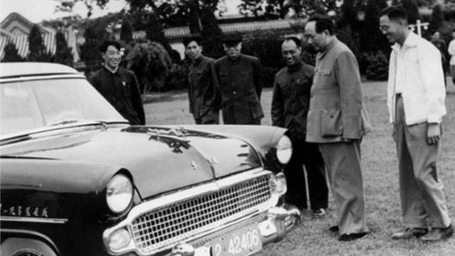 1958 年"东风"牌轿车