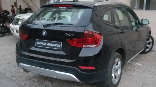 ગાડીની તસવીર