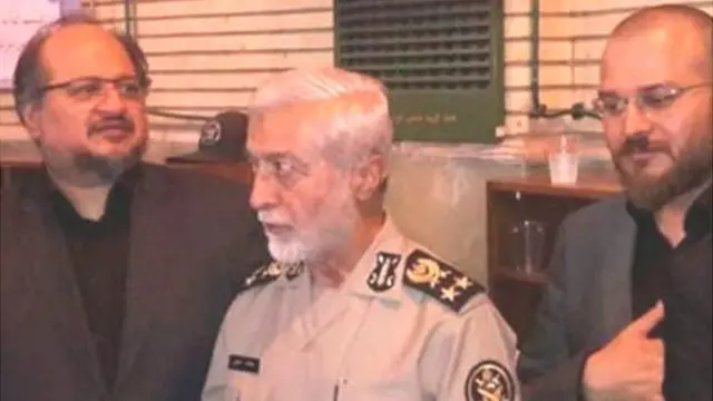 عمار صالحی در کنار پدرش سرلشکر عطاالله صالحی و دایی اش محمد شریعتمداری وزیر کار ایران