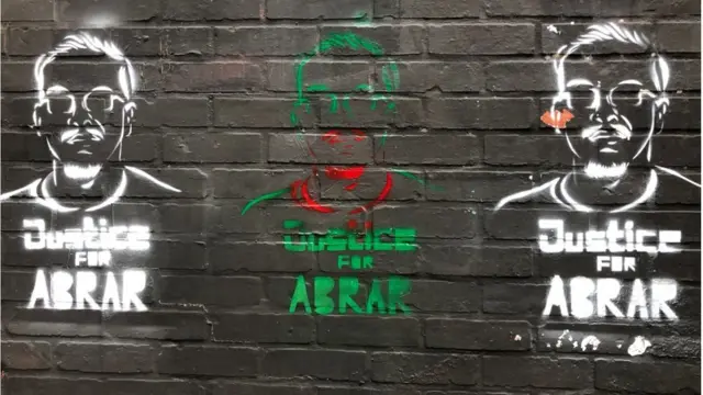 গ্রাফিতিতে ঘুরে ফিরে আবরারের জন্য ন্যায়বিচারের কথাই উঠে এসেছে।