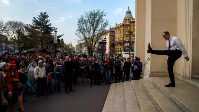 Парад дурацких походок