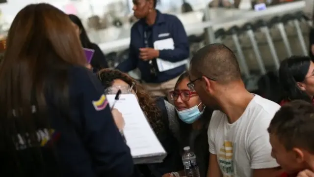 Colombianos entrevistados por Migración al llegar a Bogotá