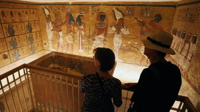 Las primeras imágenes de la tumba de Tutankamón en Egipto tras una década  de trabajos de restauración - BBC News Mundo