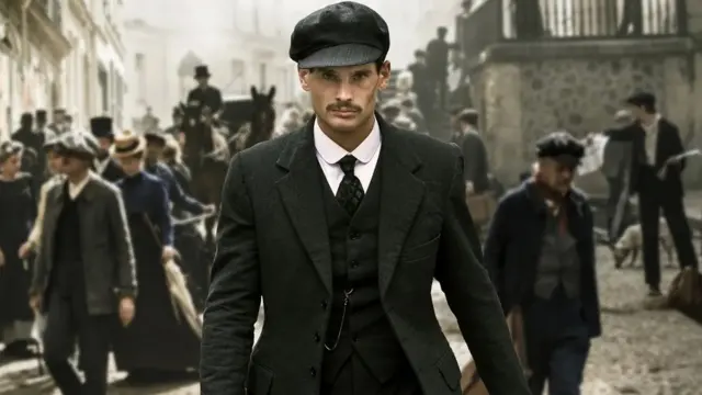 Situé dans la capitale française à la Belle Époque, Paris Police 1900 a été un moment fort de la télévision lors du dernier confinement de la France au printemps 2021.