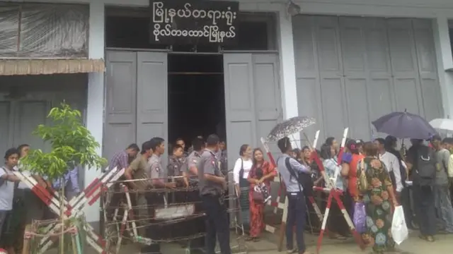 ဒေါင်းတို့မျိုးဆက်သံချပ်အဖွဲ့ရဲ့မေလ ၂၀ ရက်နေ့တရား ရုံးချိန်းမှာ ရုန်းရင်းဆန်ခတ်ဖြစ်ပွားခဲ့