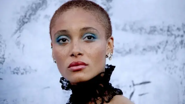 Le modèle Adwoa Aboah est apparu sur la couverture du numéro sur l'activisme du Vogue britannique