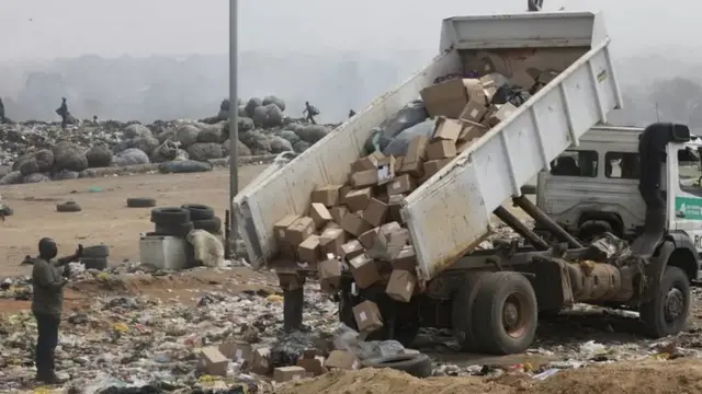 Vaksin-vaksin yang dihancurkan di Nigeria.