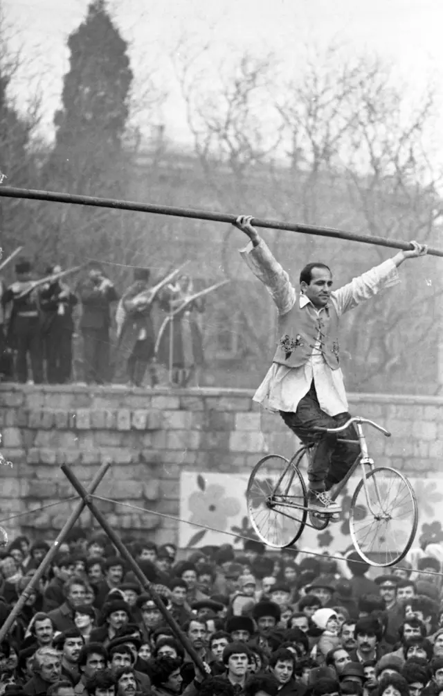 Bakı şəhərində İçərişəhərdə saz və bahar bayramında (19 mart 1984).