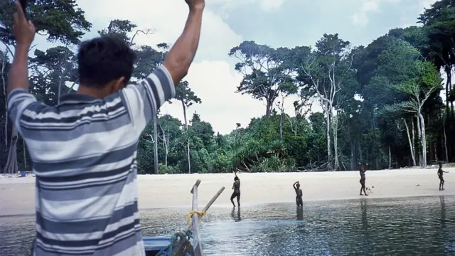 జారావా తెగ ప్రజలు