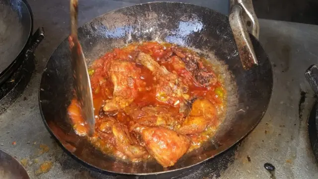 پېښور تر روژه ماتې وړاندې