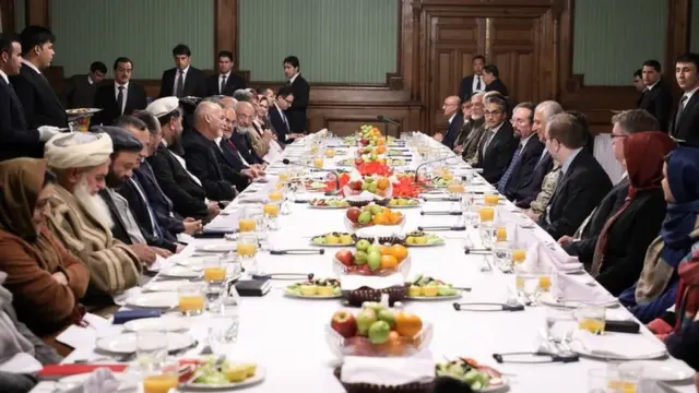 خلیلزاد او اشرف غني