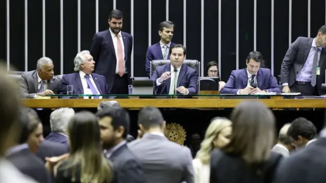 Deputados no plenário da Câmara