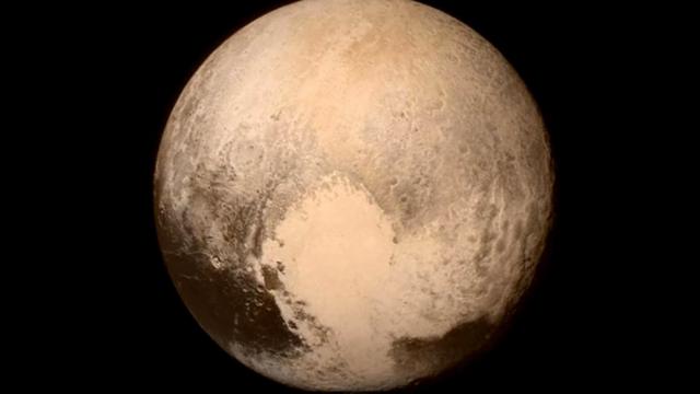 Зонд "Нью Хорайзонс" обнаружил на поверхности Плутона гигантское "сердце"