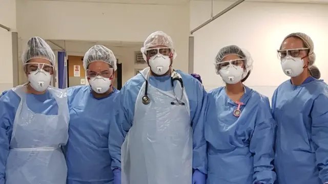 ዶክተር እዮብ ገብረ መስቀል ከባልደረቦቻቸው ጋር