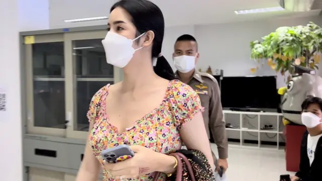 1. นายอนิวัต ประทุมถิ่น (นารา เครปกระเทย) อายุ 34 ปี